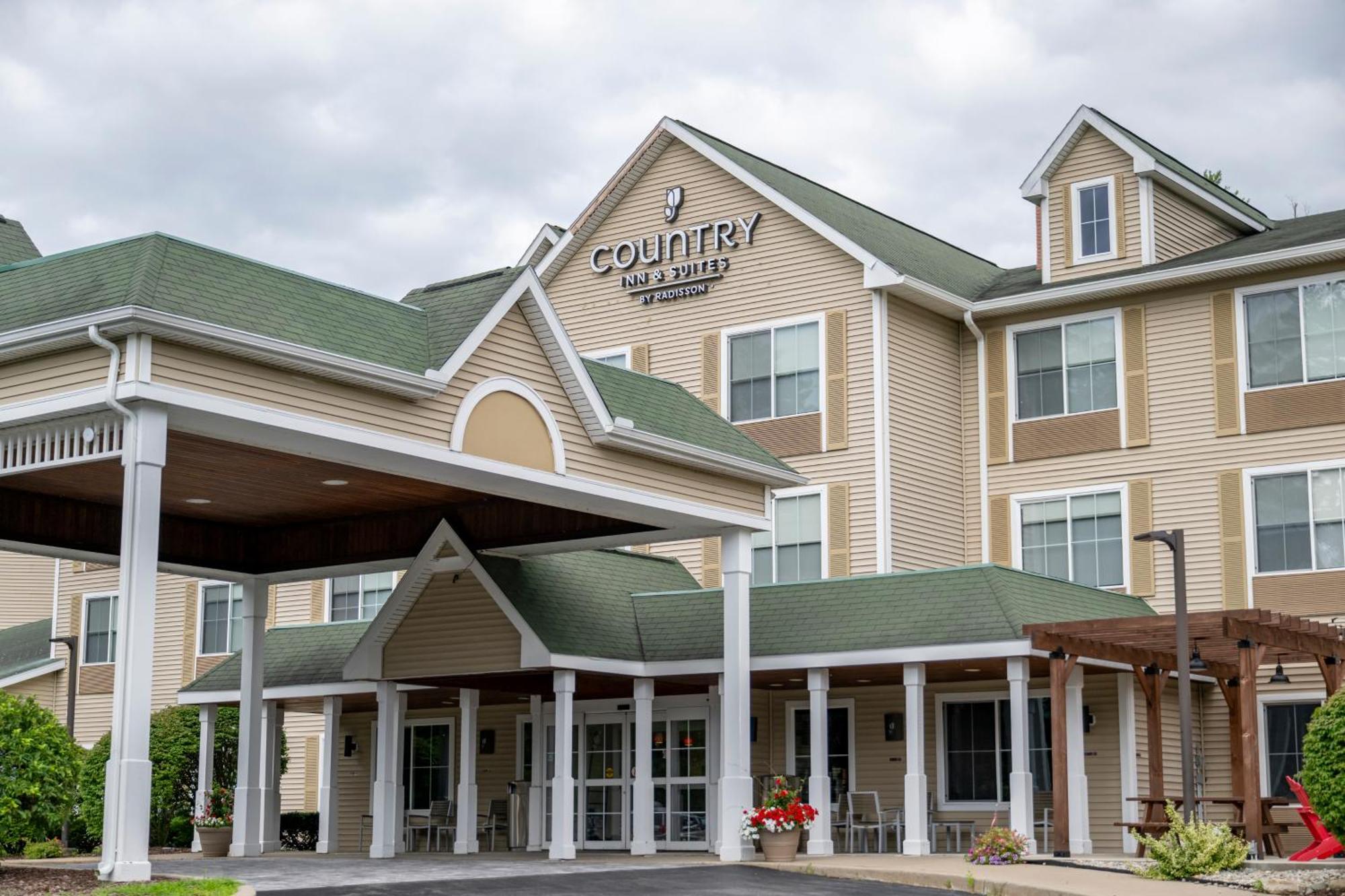 Country Inn & Suites By Radisson, Lake George Queensbury , Ny Exterior foto